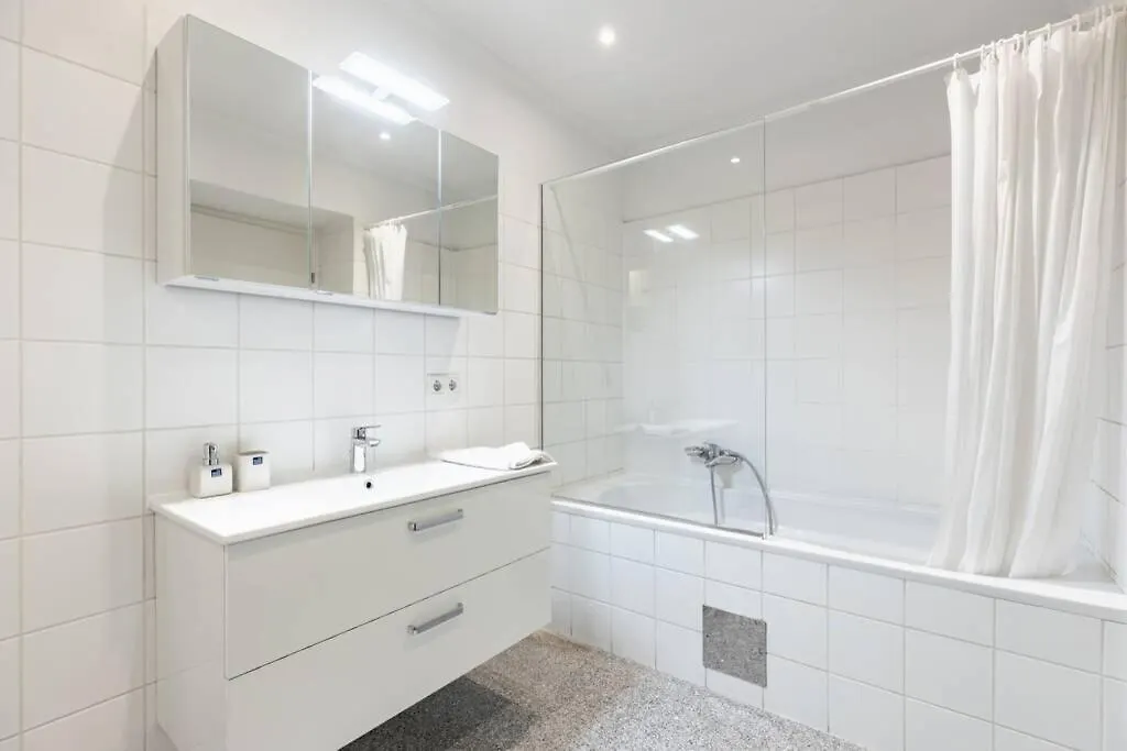 Chic One-Bedroom Apartment With King-Size Bed, Nestled In Vienna'S Vibrant Heart