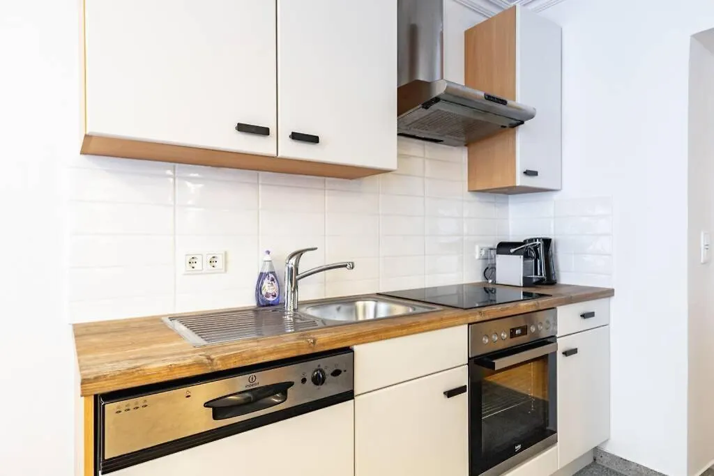 Chic One-Bedroom Apartment With King-Size Bed, Nestled In Vienna'S Vibrant Heart Vienna