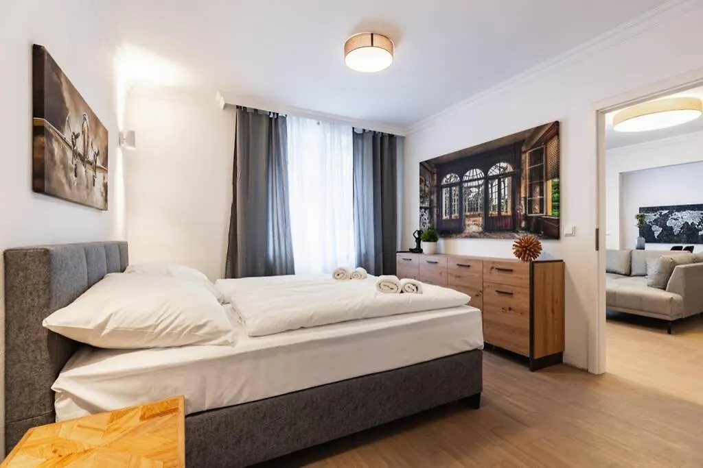 Chic One-Bedroom Apartment With King-Size Bed, Nestled In Vienna'S Vibrant Heart Austria