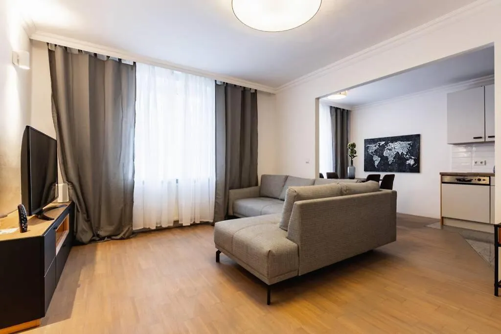 Chic One-Bedroom Apartment With King-Size Bed, Nestled In Vienna'S Vibrant Heart 0*, Vienna Austria