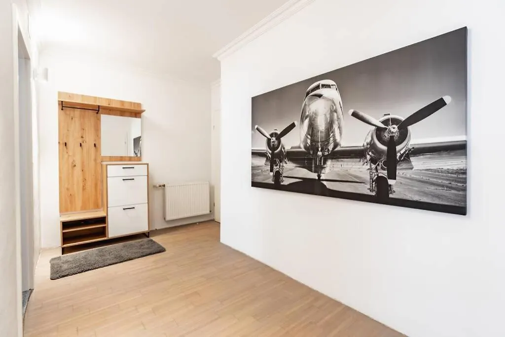 Chic One-Bedroom Apartment With King-Size Bed, Nestled In Vienna'S Vibrant Heart  Wiedeń